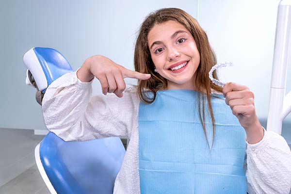 Comparing The Invisalign Process With Traditional Braces